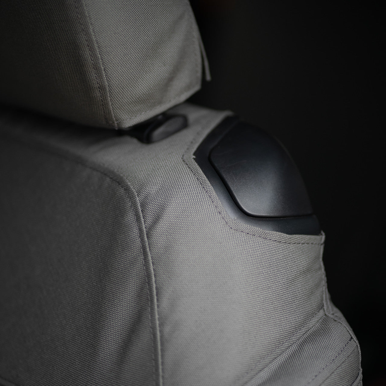 This cover allows access to the handle on the corner of the seat so that you can easily fold your seat forward
